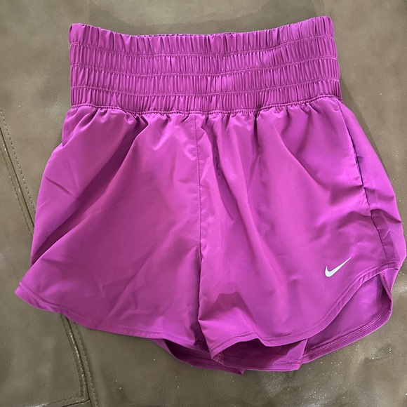 Nike Women's Vibrant Magenta Athletic Shorts - Picture 5 of 5